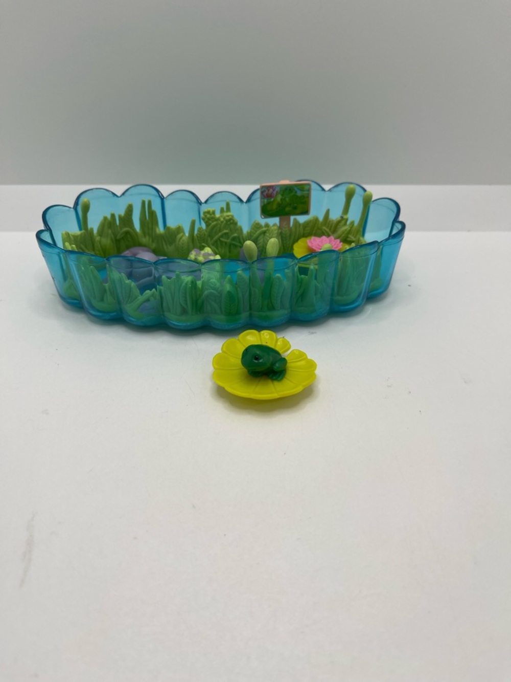 Littlest Pet Shop JUMP 'N SPLASH FROGS W/ LILY POND 1994